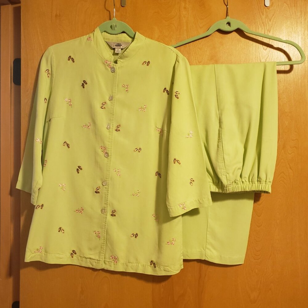 AKS light green with embroidery pants set sz M woman